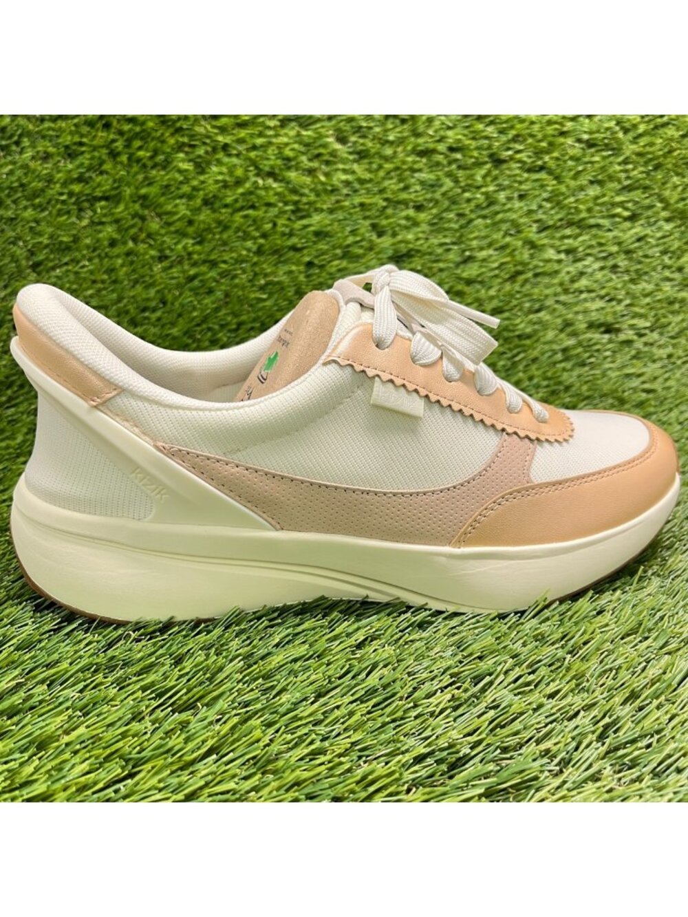 Kizik Paris Womens Size 8D Cream Tan Athletic Running Hands Free Shoes Sneakers